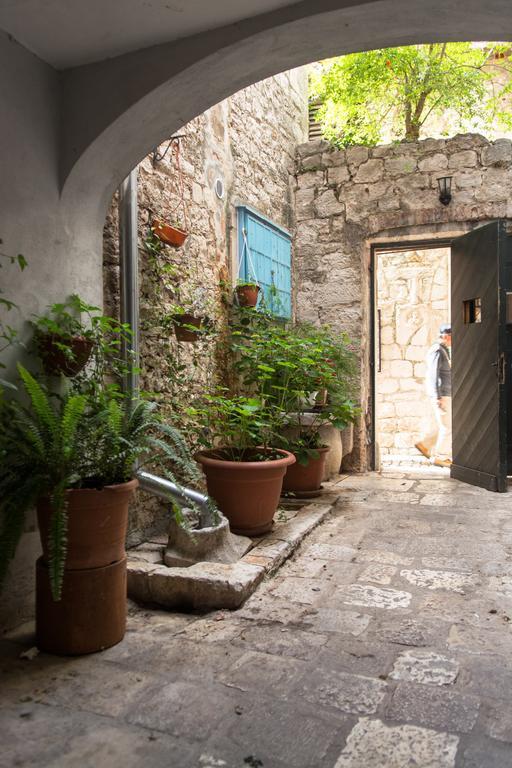 Capo - Old Town - Parking * Trogir
