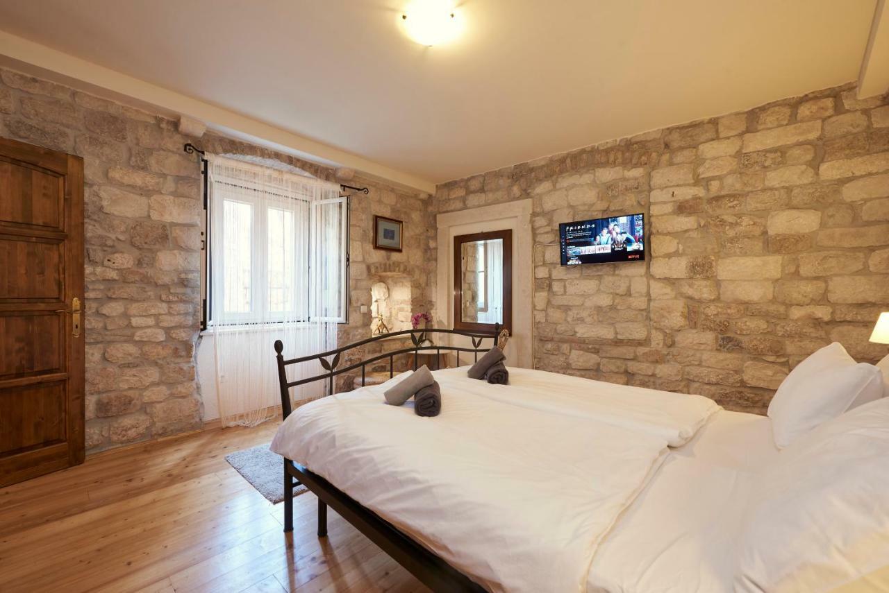 Capo - Old Town - Parking * Trogir