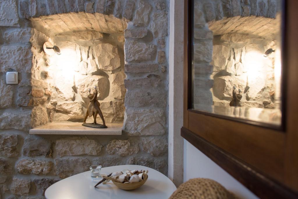 Capo - Old Town - Parking * Trogir